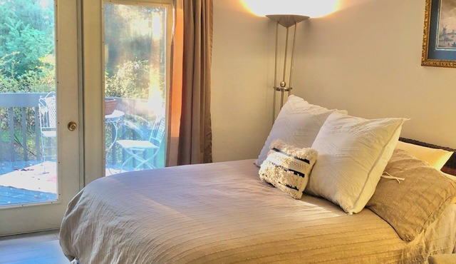 Unwind in a Expansive Treehouse Villa Retreat near Lake Tara in Fairfield Resort