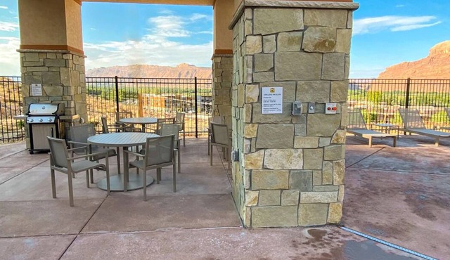 Unwind in a Spacious Room with Kitchen, Pet-Friendly, Free Parking