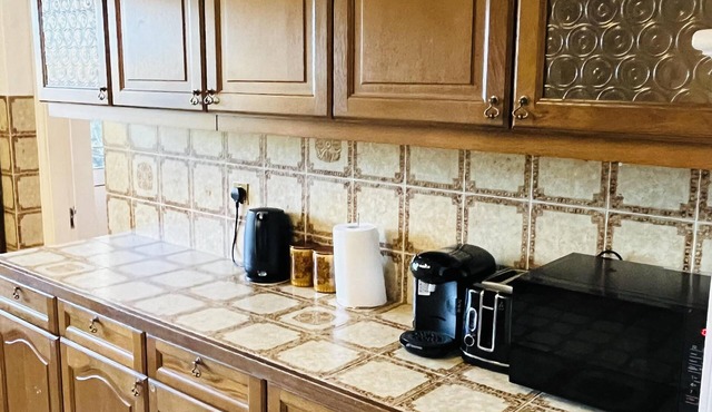 Unwind in comfort at cosy Caradus Free parking