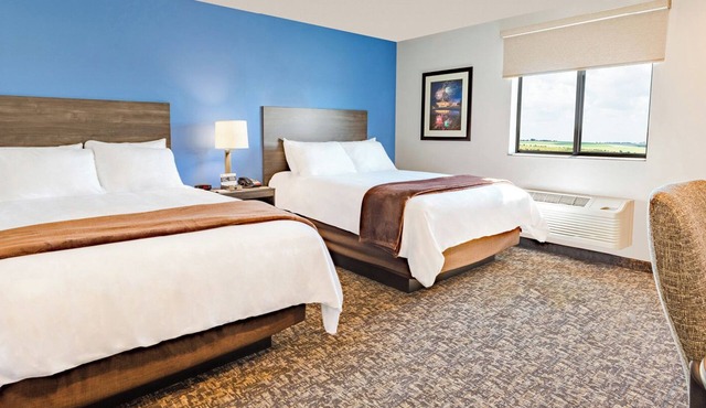 Unwind in Modern 4-Room Suites w/Bath & Walk-In Shower