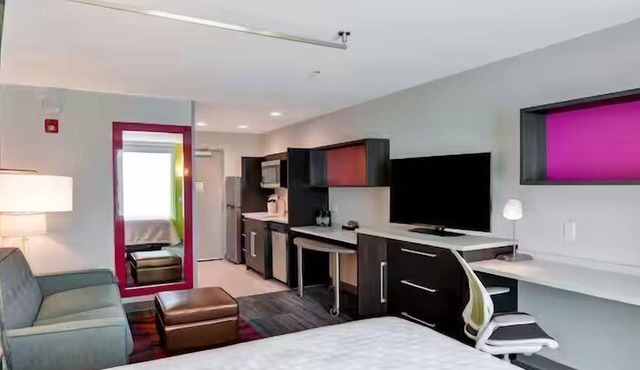 Unwind in Natural Luxury! Full Kitchen, Pets Allowed, Free Parking!