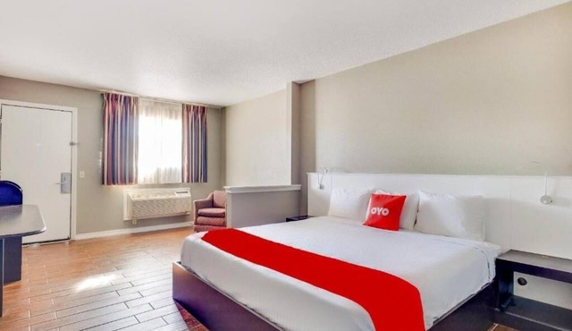 Unwind In Room Near Route 66 Attractions W/Parking + Pets Allowed