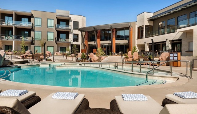 Unwind in Spacious King Stay w/Walk-In Shower Near Moab Stunning Sites