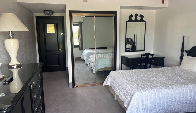 Unwind in Style at Elegant Room Near Island Shores - 2 Units