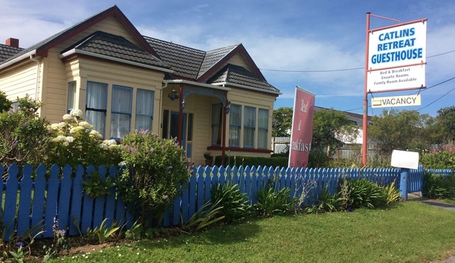 Unwind in style: historic villa with a hint of luxury in the heart of Owaka