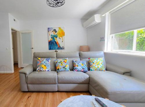 Unwind in style only 7km from CBD