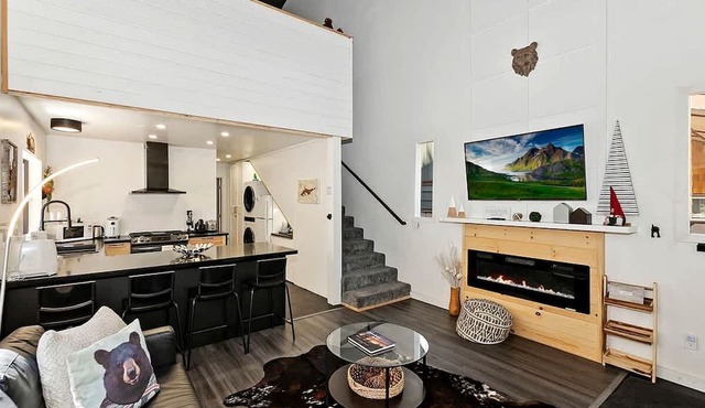 Unwind in Style: Premier Location Cabin with Hot Tub in California