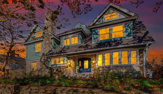 Unwind in Style! Spacious 6BR/6BA Mansion Near Top KC Sites