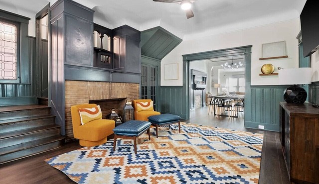 Unwind in Style: Spacious 7BR near Downtown & Forest Park