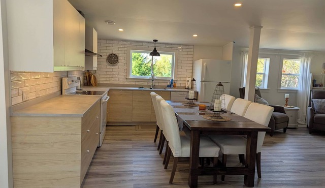 Unwind in this cozy retreat nestled 8 minutes from Wentworth Ski Hill!