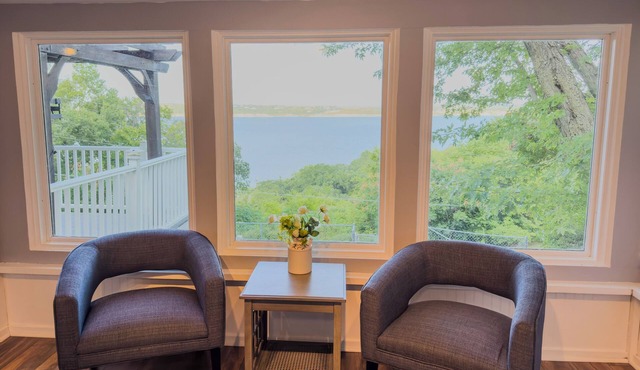 Unwind in Tranquility: Stunning Lake Views on Tuttle Creek Lake, Manhattan