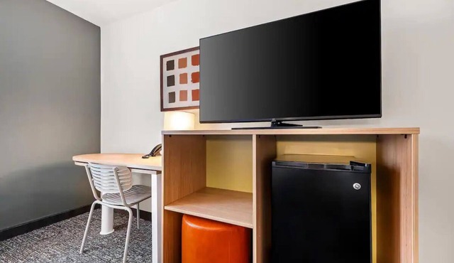 Unwind in Your Perfect Guest Room Located Minutes from Amarillo’s Zoo + Park Fun