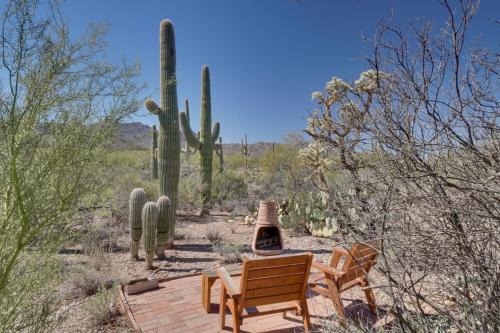 Unwind Poolside, Scenic Sonoran Desert Retreat!