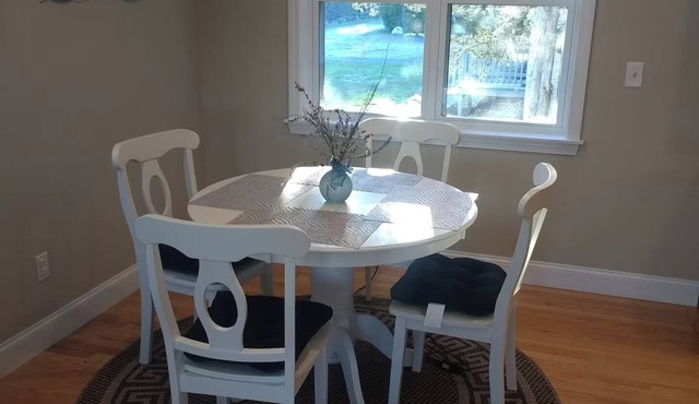 Unwind, Recharge & Feel at Home in Fairhaven. 2 beds and 2 baths, happy vibes