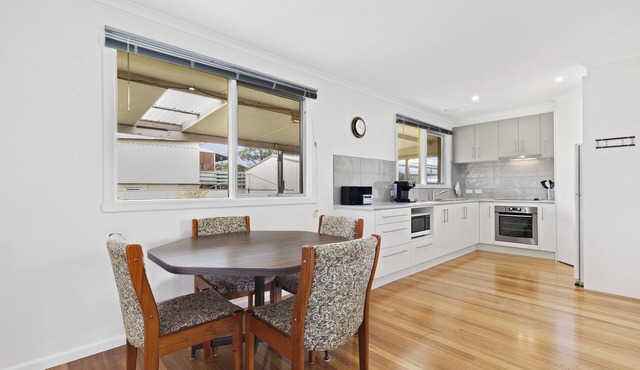 Unwind, relax in a quiet location great for families. 100 metres to the beach.