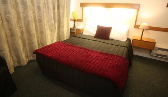Unwind @ Whangunui Standard Room
