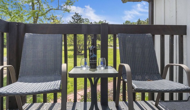 Unwind with Stunning Lake Views & Easy Table Rock Access, $400 Daily Tickets & Community Hot Tub