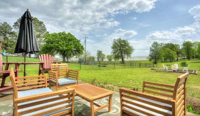 Unwind with your family at this cozy lakeside home!