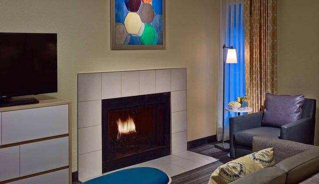Unwinding in Cincinnati! Full Kitchen, Free Breakfast, Pet-friendly Property!