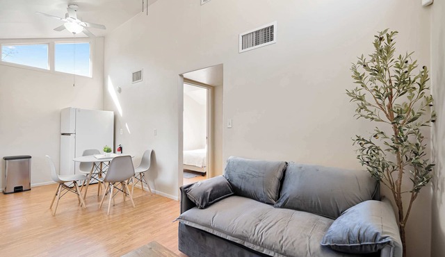 UofA & Gem Show Walkable | 2BR Norton Ave Home