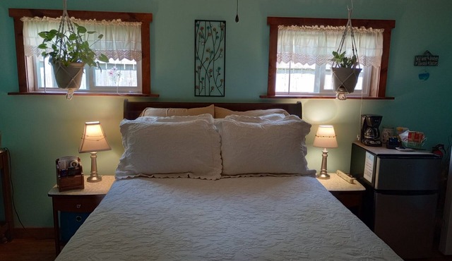 UP AND RUNNING! 5 star property since 2017! Convenient~Comfy~Private~Clean