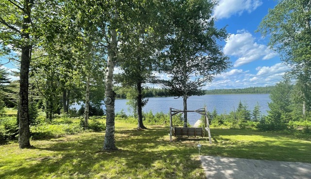 UP Lakeside Cabin - Spring Lakeside Retreat — Calm Waters & Quiet Forest Views