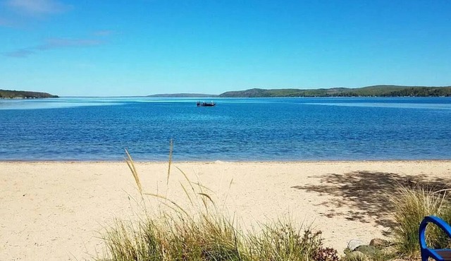 Up North Cottage: Swim Crystal Lake, Dine Downtown Beulah, Ski Crystal Mountain