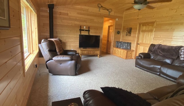 Up north Lake Cabin with 2 King beds on 9 acres