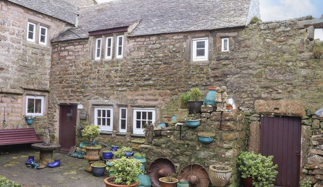UP OVER HEAD, pet friendly, country holiday cottage in Pendeen