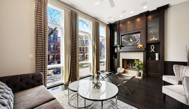 UP-SCALE Wicker Park 4BD/3.5BA HOME (+garage)