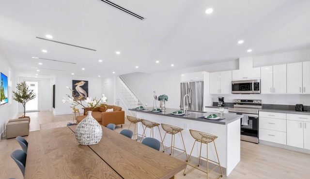 Up to 12 guests! Modern Villa in Wynwood