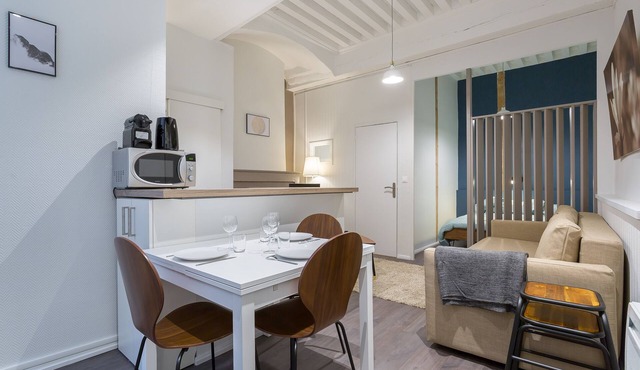 Up to 6 people in the heart of Old Lyon