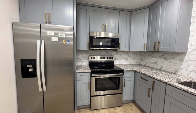 UPDATE 4-bedroom ranch 10 min from Down Town with WiFi and AC
