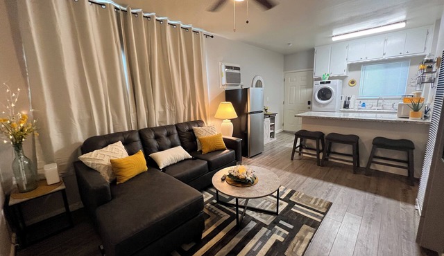 Updated 1 bedroom near shopping and restaurants