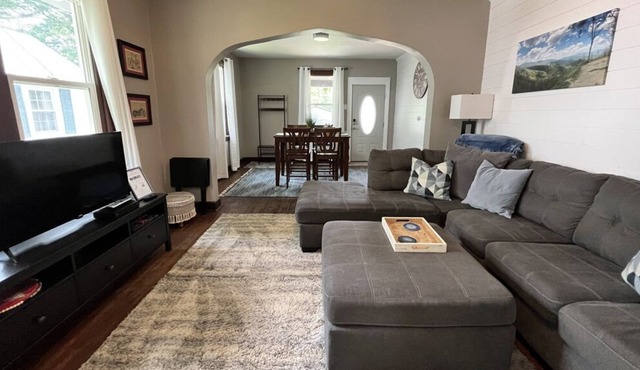 Updated 1-Bedroom w/ King + Full Kitchen & Private Laundry