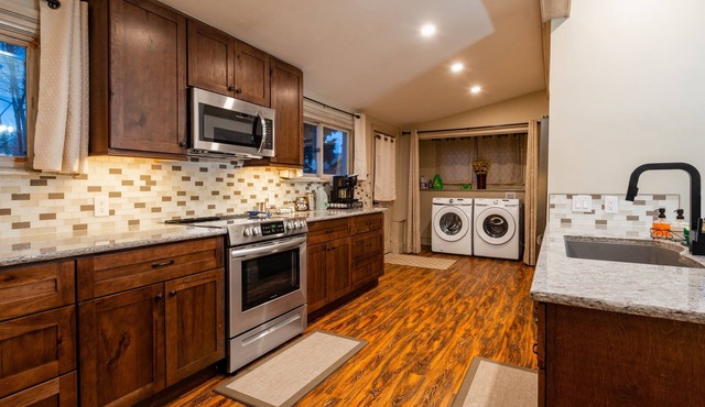 Updated*1895 Victorian*Hot Tub*MTN Views