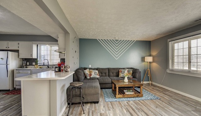 Updated 2 Bedroom Apartment A Stone's Throw From Downtown Omaha