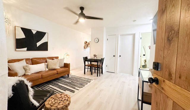 Updated 2-bedroom apartment near Kaiser & 1 mile from HWY 99