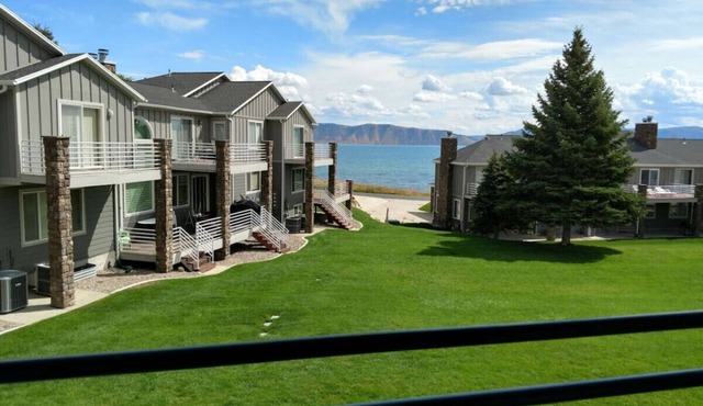 Updated 2-bedroom Condo-14-Plex # 218 with views!