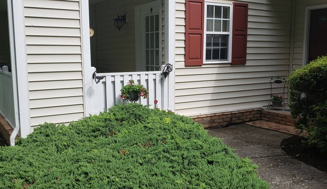 Updated, 2 Bedroom Condo - Sleep 6 off of Price's Fork - 2 Night Minimum