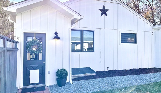 Updated, 2 Bedroom Cottage, close to Boulder