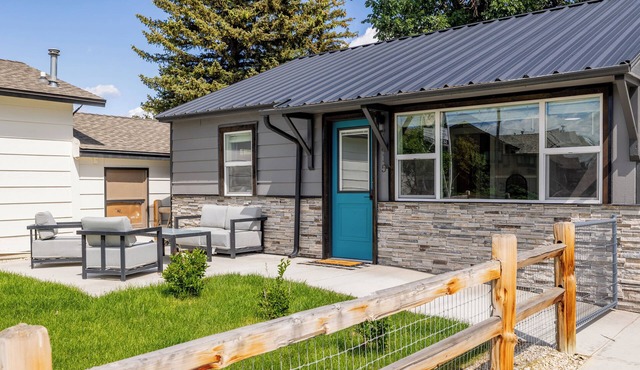 Updated 2-bedroom home in Cody, WY! Sleeps up to 6, with A/C