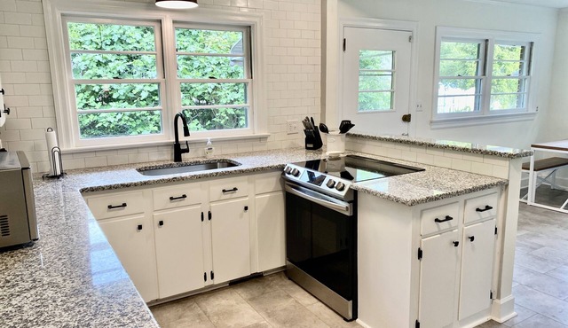 Updated 2-bedroom Ranch in Downtown Apex