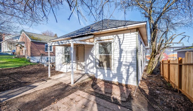 Updated 2-bedroom single family house in downtown Pullman