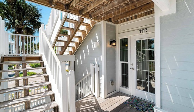 Updated 2 BR! Breathtaking View of the Gulf Sunsets! B1113A