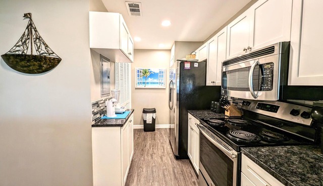 Updated 3/3 Edgewater Villa, Guaranteed Clean!