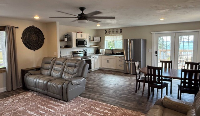 Updated 3-bedroom 2nd floor upper unit on shawano lake with pier