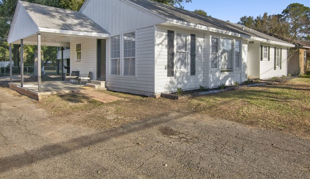 Updated 3 bedroom home in Groves