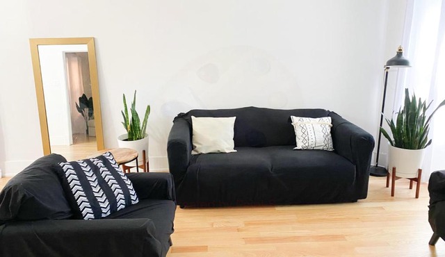 Updated 3 bedroom in Portage Park! Free Parking!