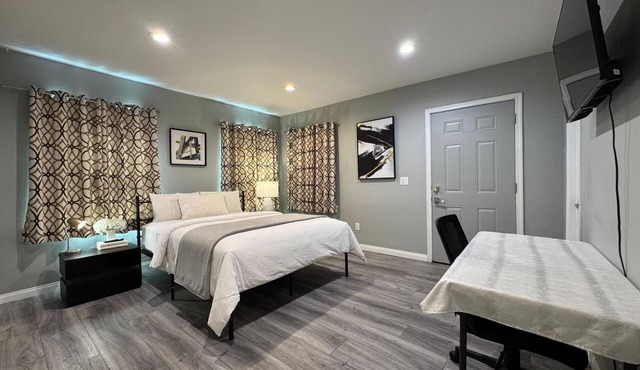 Updated 3 bedroom & 2 bath w backyard near Beverly Hills LACMA & Museums. A+